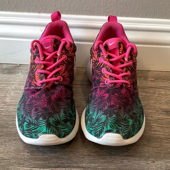 Girl’s Nike Roshe size 3Y Palm Tree Floral - Picture 2 of 5